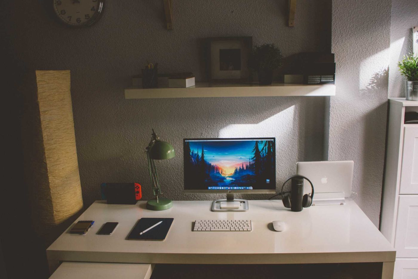 A beautiful computer set up with a lamp